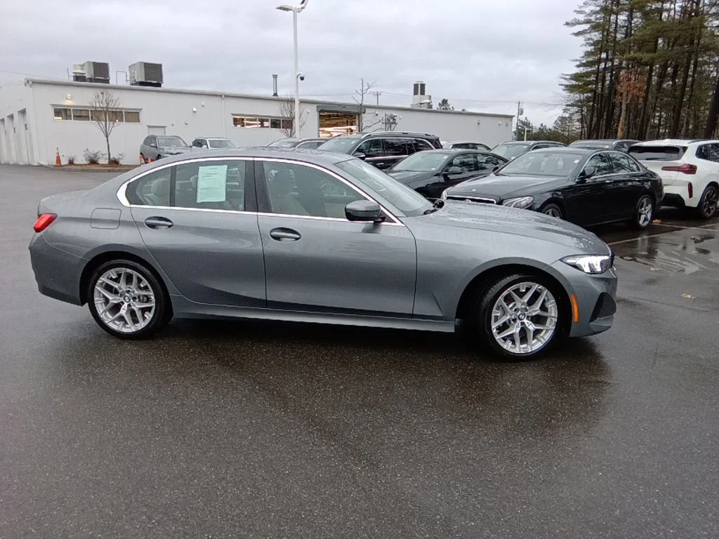 2025 BMW 3 Series 330i - Photo 7