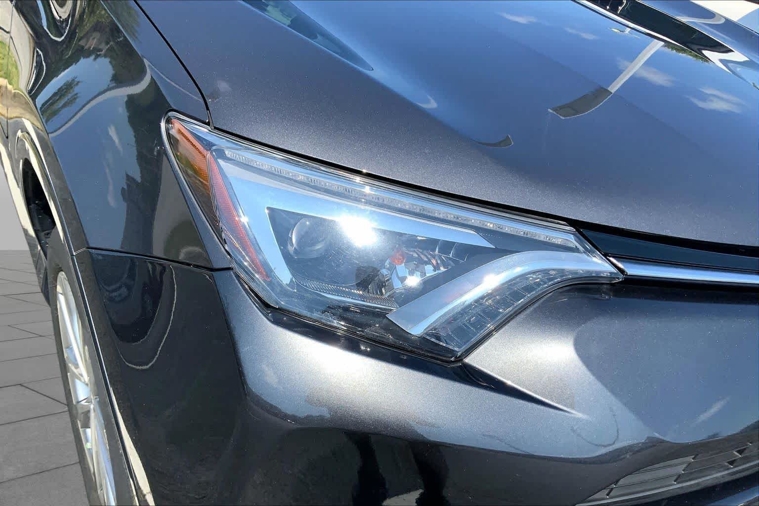 Used 2017 Magnetic Gray Metallic Toyota Platinum image 27