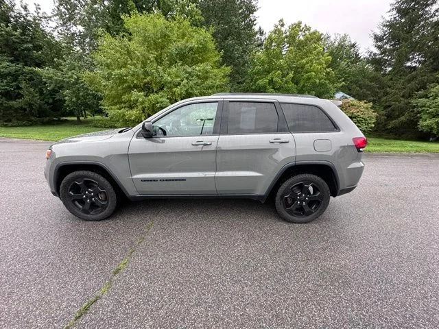 Used 2020 Gray Jeep Laredo image 6