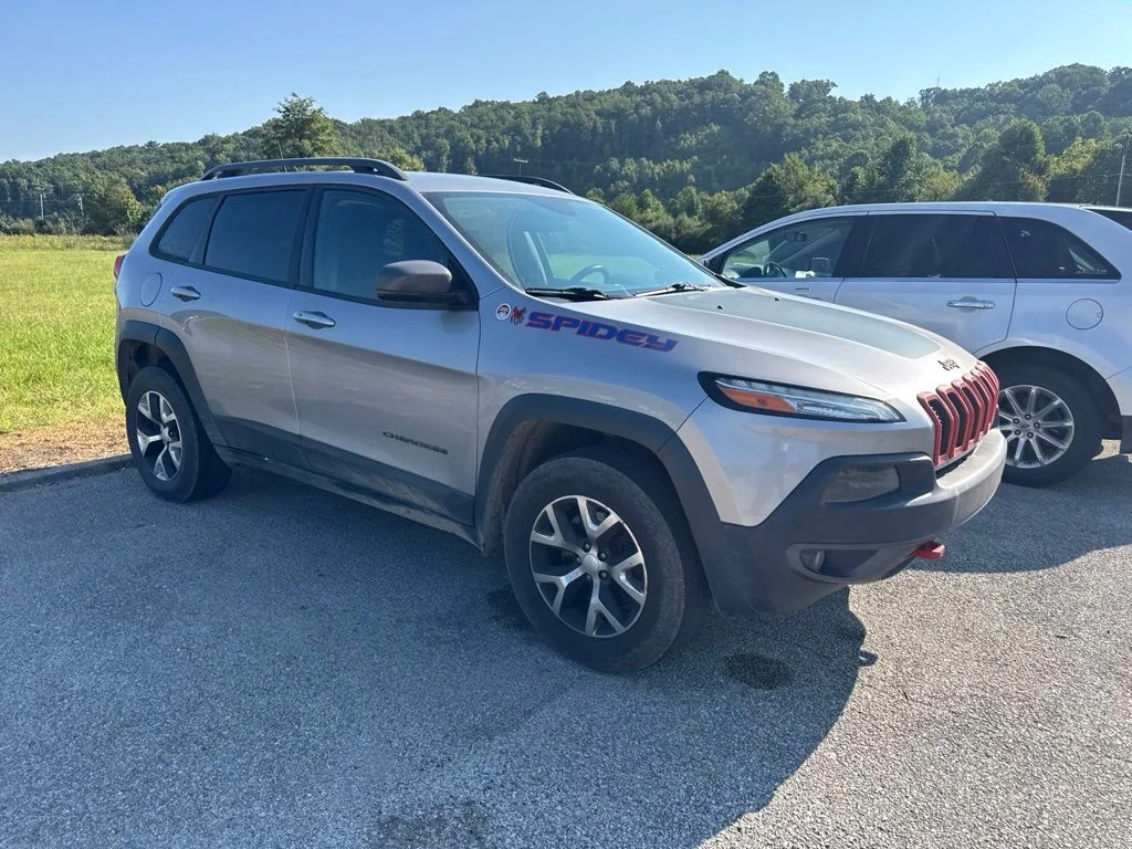 Used 2018 Billet Silver Metallic Jeep Trailhawk image 11