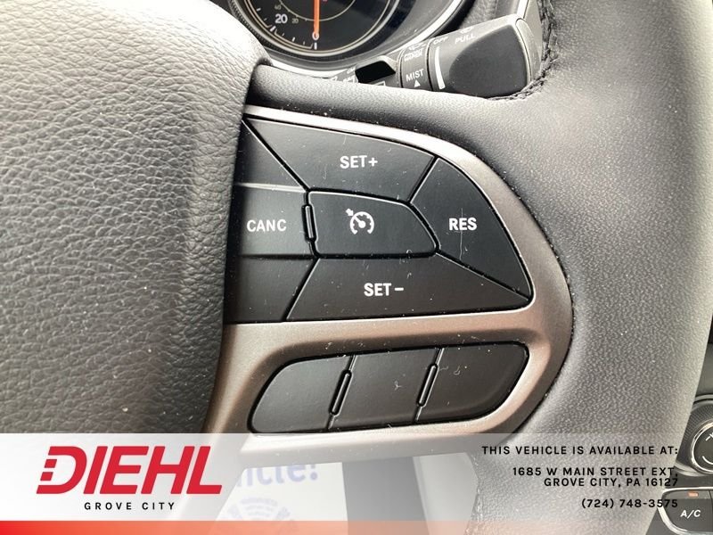 Used 2022 White Jeep Latitude Lux image 34