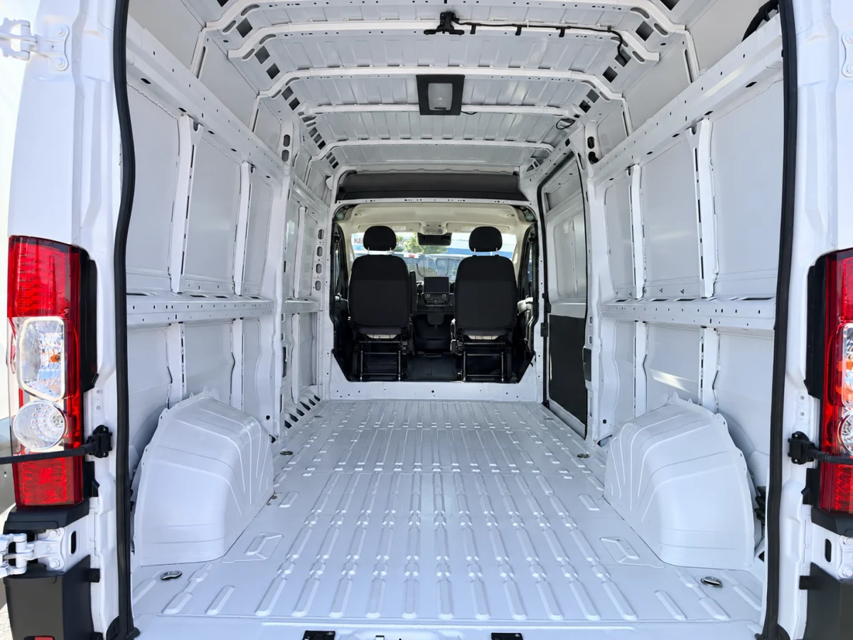 Used 2025 White RAM SLT image 7