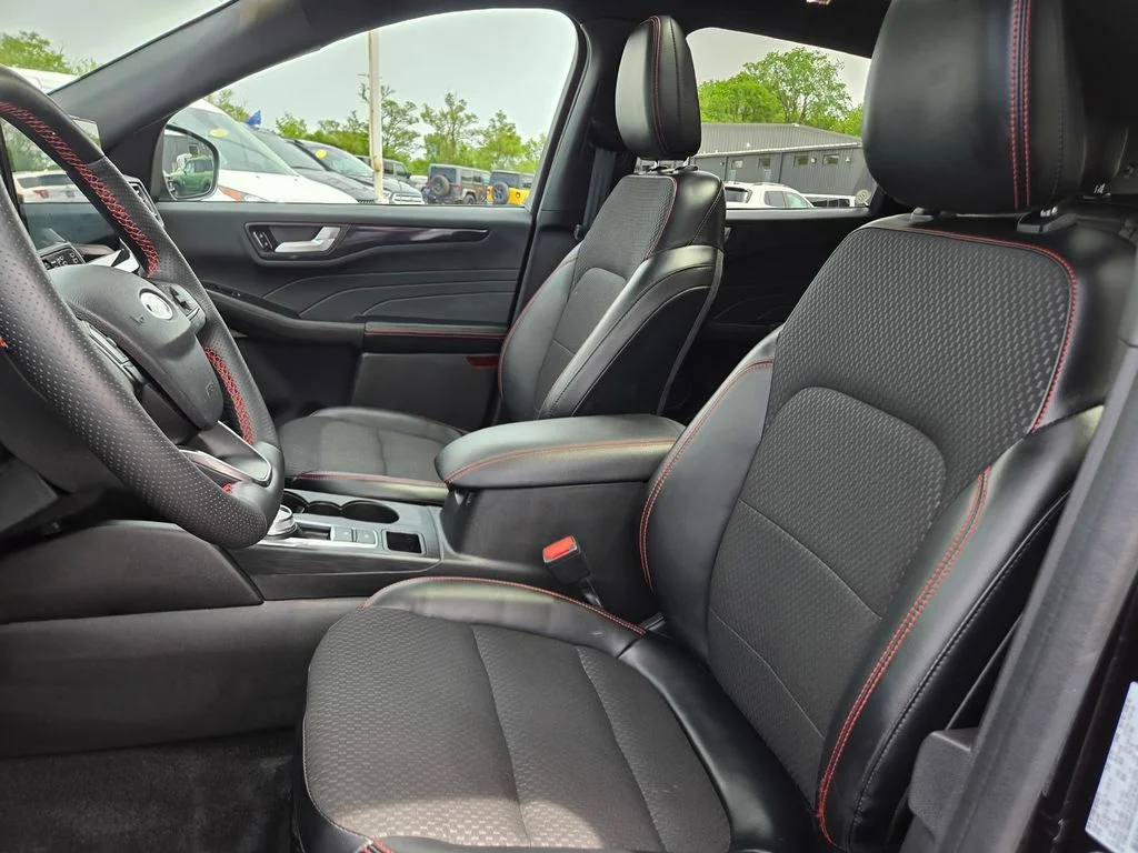 Used 2023 Agate Black Metallic Ford ST-Line image 26