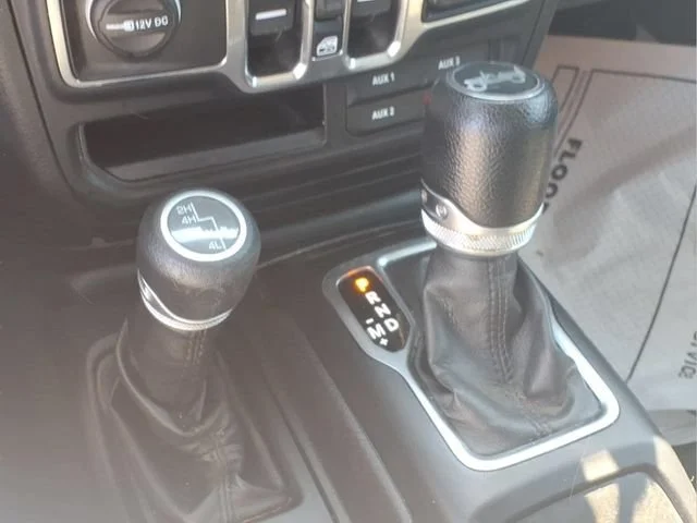 Used 2018  Jeep Sport S image 9