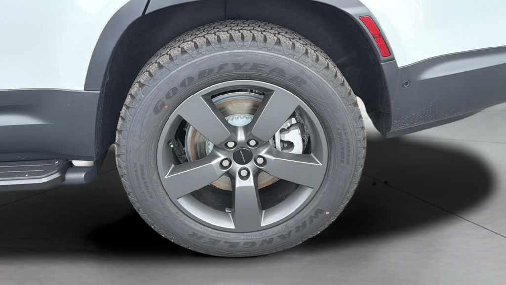 New 2026 Fuji White Land Rover S image 17