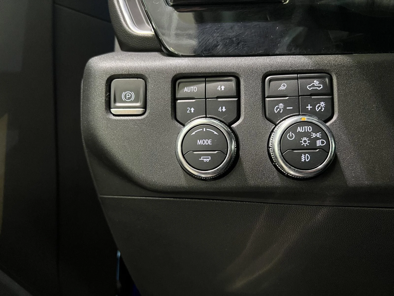 Used 2024 Dynamic Blue Metallic GMC Elevation image 21