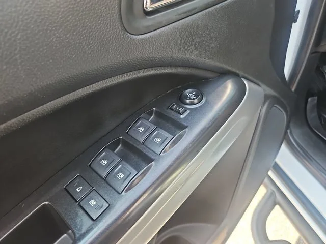 Used 2019 SUMMIT WHITE Chevrolet 4WD LT image 12