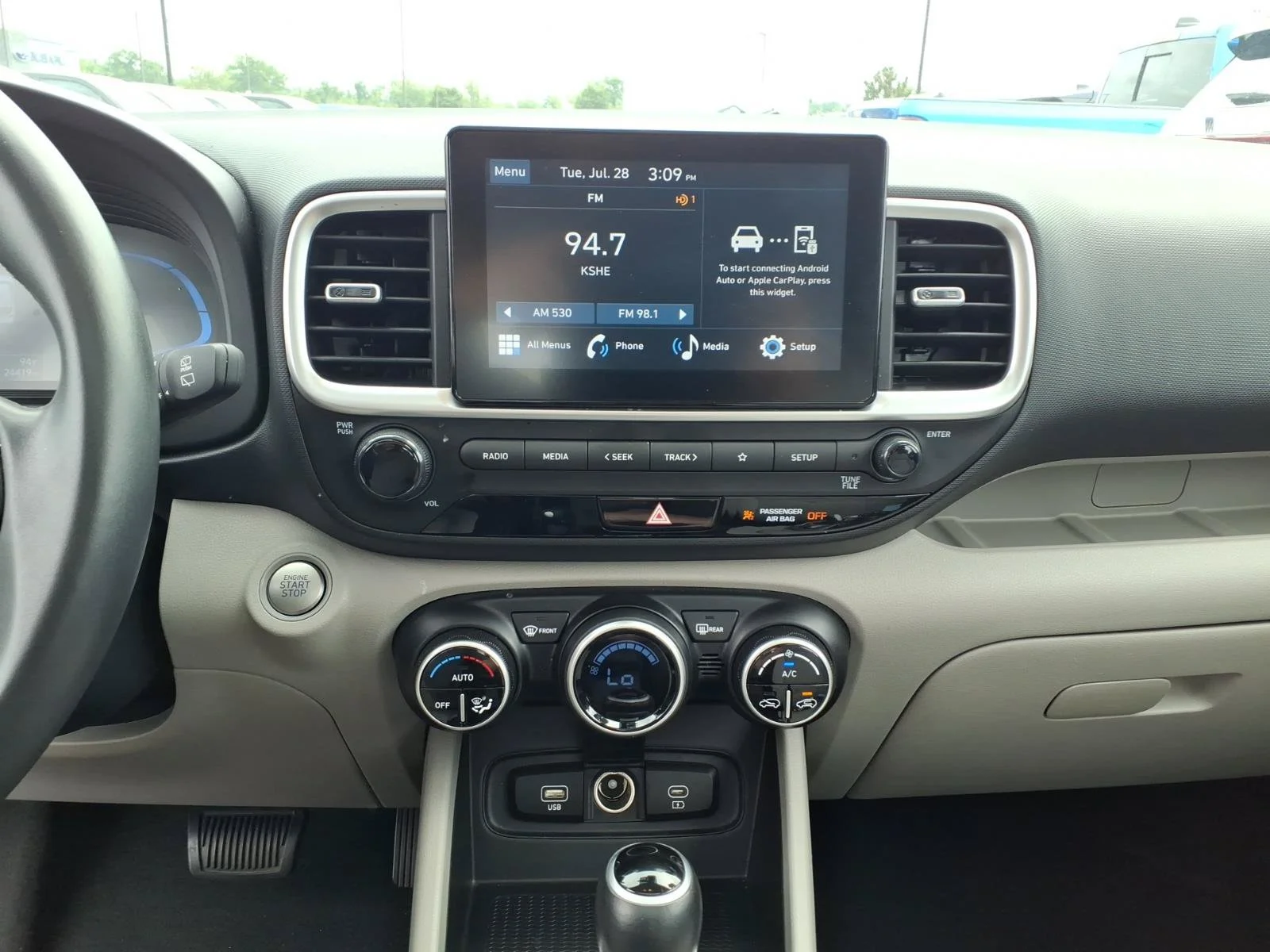 Used 2025 Onyx Black Hyundai SEL image 10