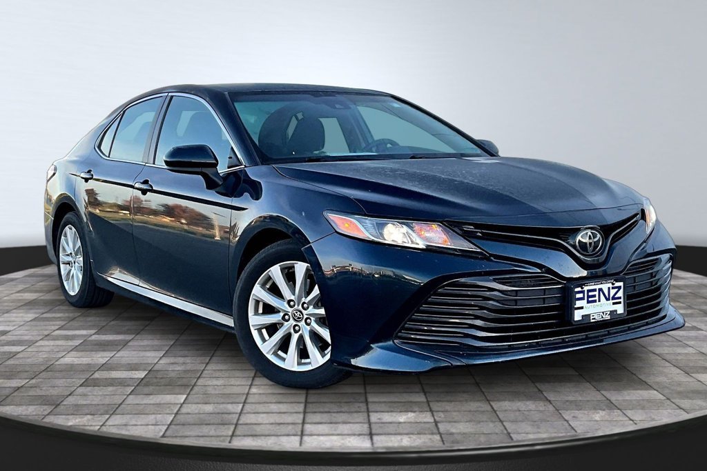 Used 2018 Blue Toyota LE image 3