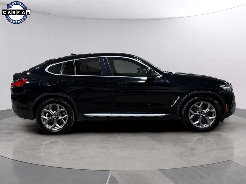 Used 2022  BMW xDrive30i image 2