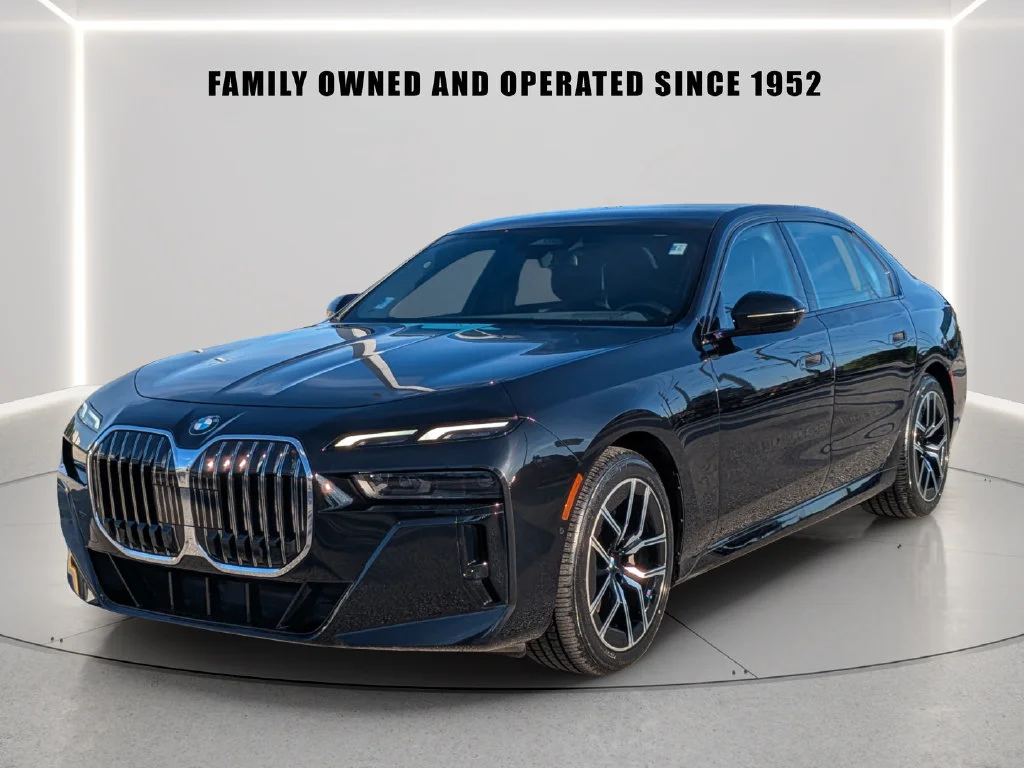 Used 2023 Black BMW 740i image 2