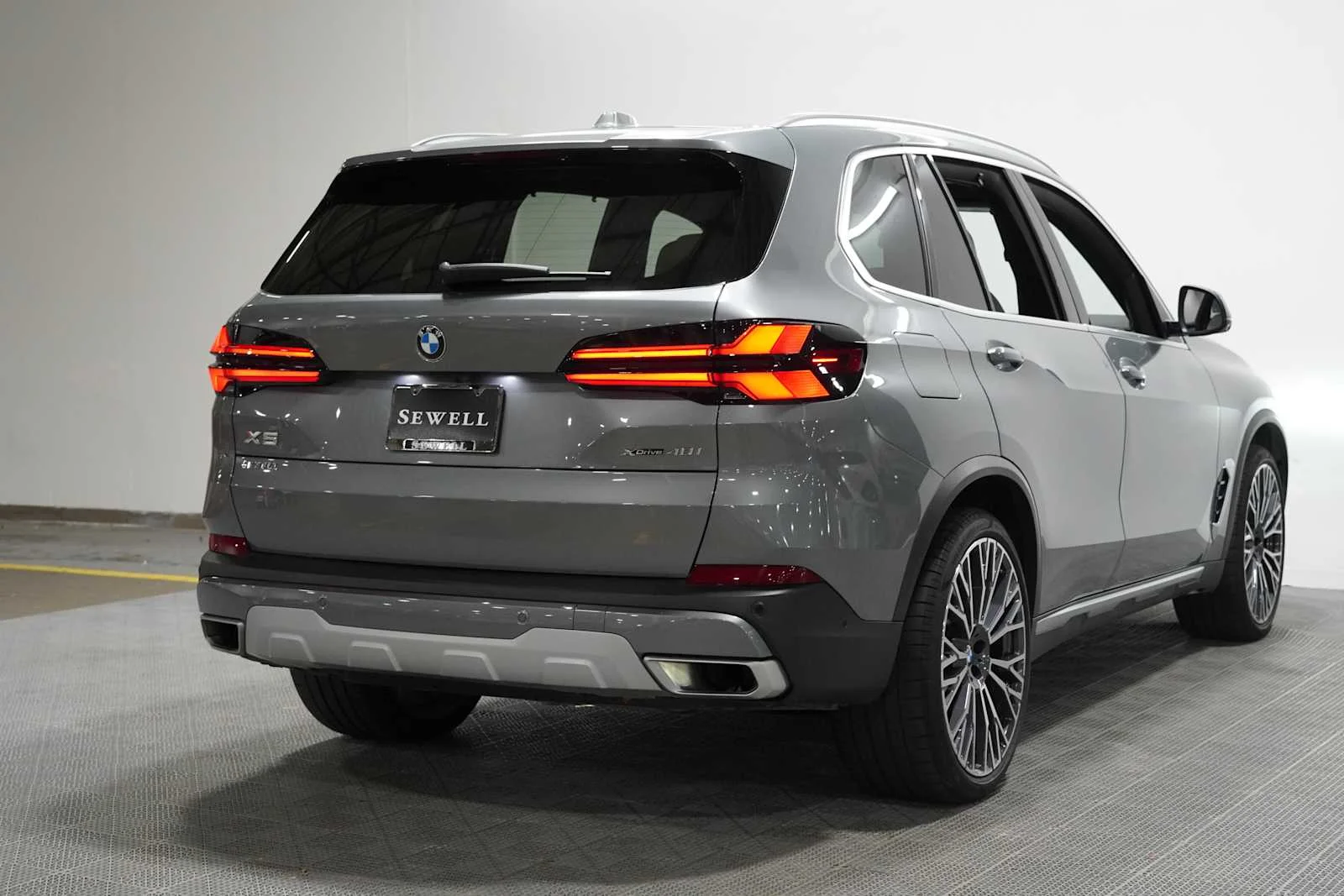 Certified Used 2026 Skyscraper Grey Metallic BMW xDrive40i image 4