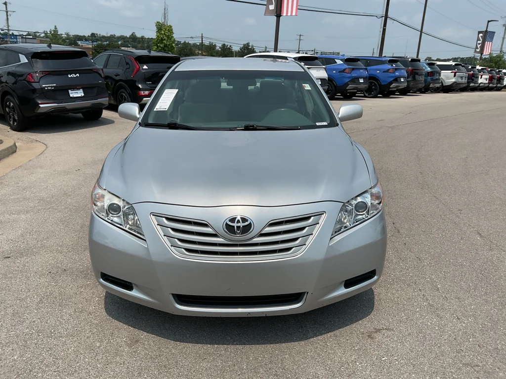 Used 2007 Titanium Metallic Toyota LE image 3