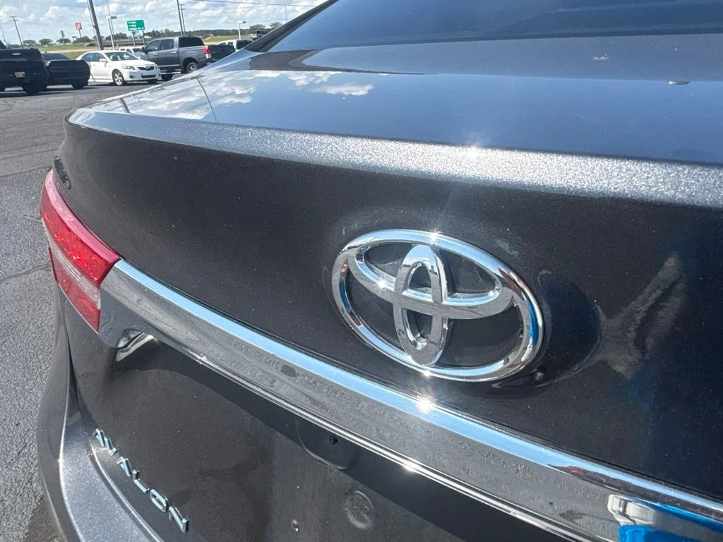Used 2015 Gray Toyota XLE image 30