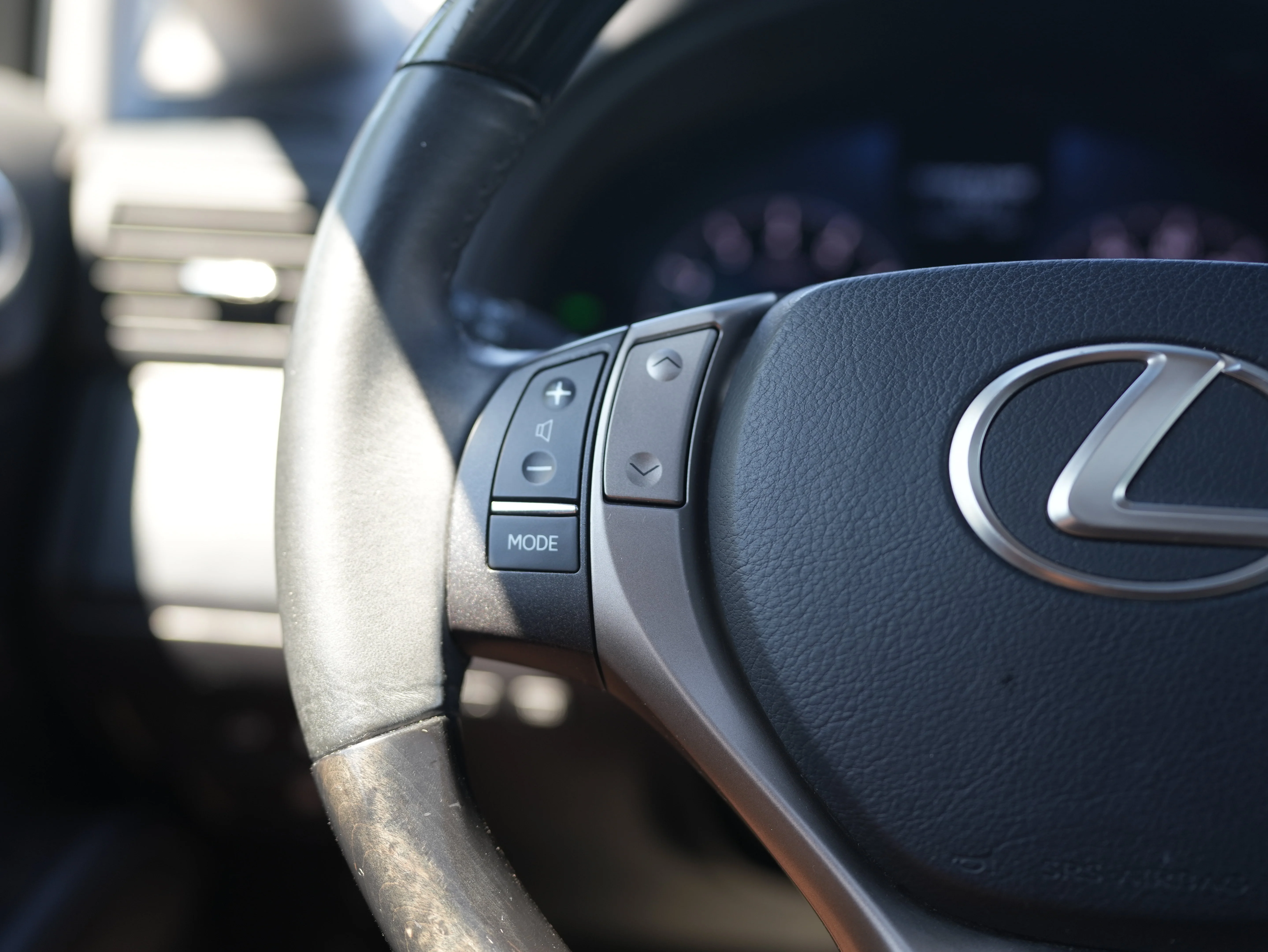 Used 2013 Black Lexus  image 19