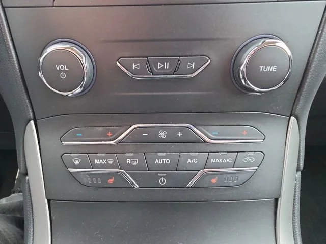 Used 2019 Gray Ford SEL image 30