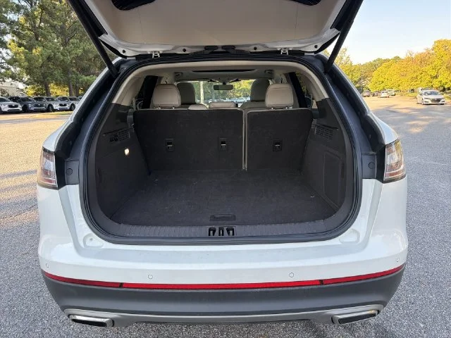 Used 2023 White Lincoln Reserve image 24