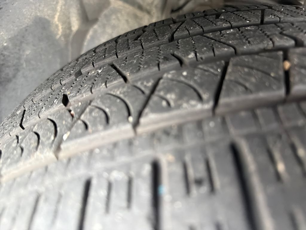 Certified Used 2024 MANUFAKTUR Alpine Gray Mercedes-Benz GLE 53 AMG® image 35