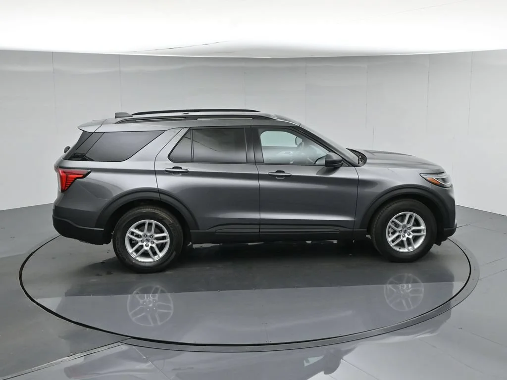 New 2027 Carbonized Gray Metallic Ford Active image 44