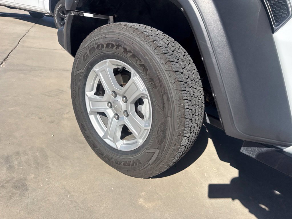 Certified Used 2022 White Jeep Unlimited Sport S image 8