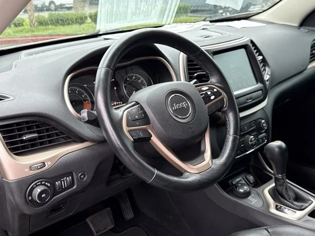 Used 2014 Cashmere Pearlcoat Jeep Limited image 18