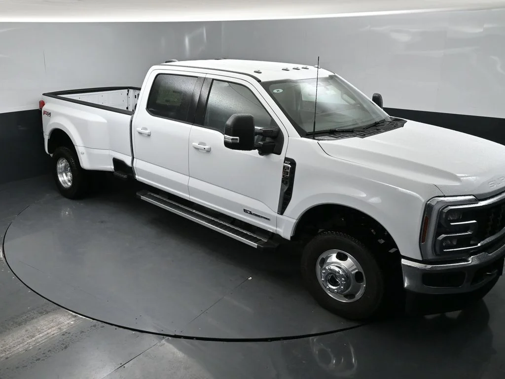 New 2026 Oxford White Ford F-350® XLT image 33