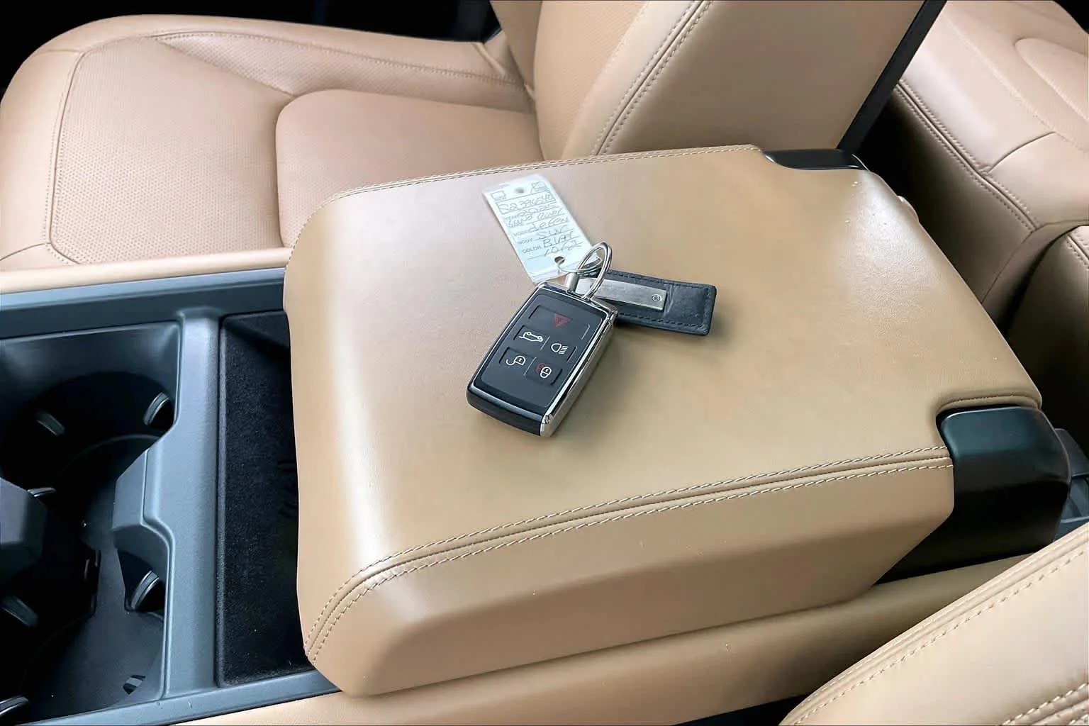Used 2025  Land Rover X-Dynamic SE image 13
