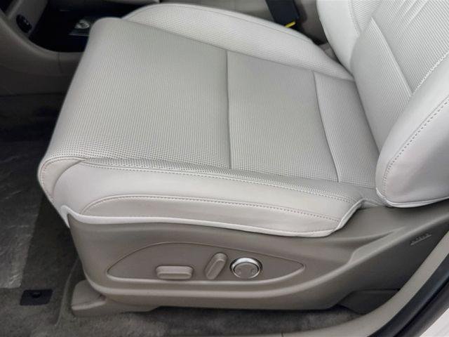 New 2026 White Hyundai Blue SEL 7P image 31