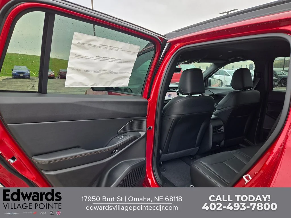 New 2026 Red Hot Pearl-Coat Exterior Paint Jeep Limited image 24