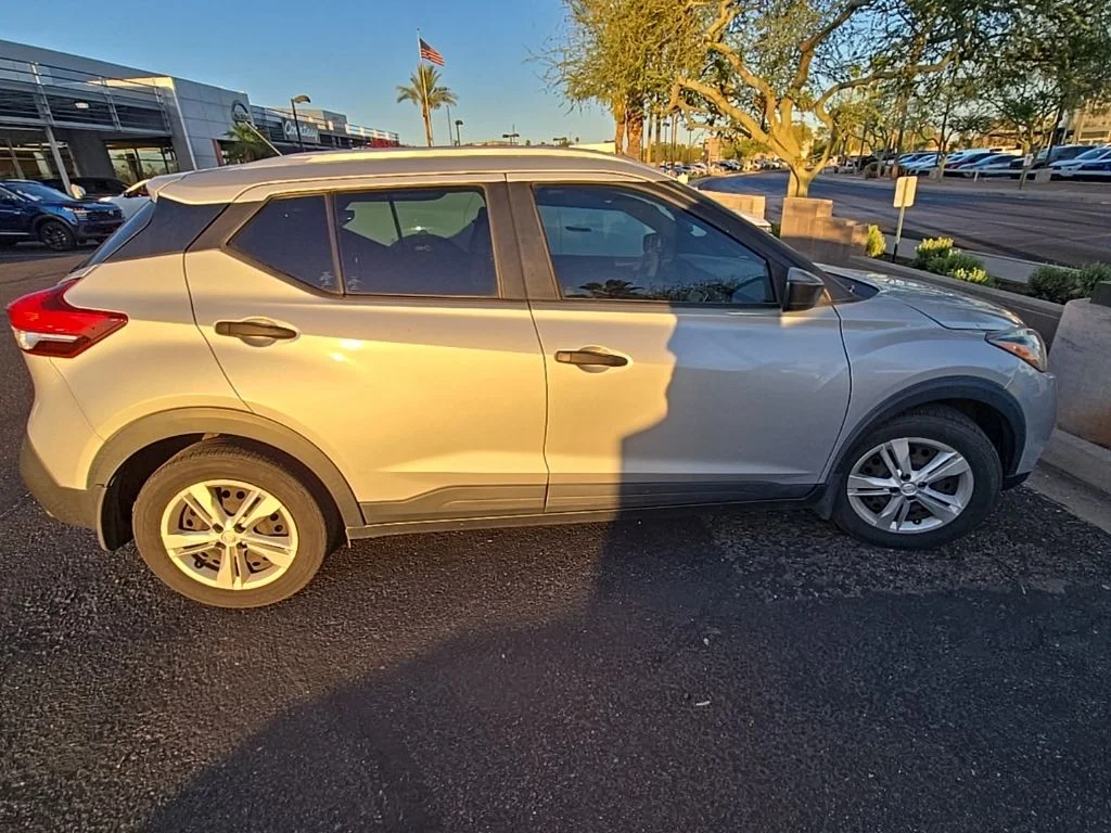 Used 2019 Silver Nissan S image 8
