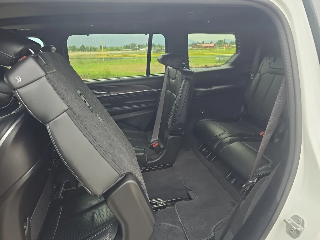 Used 2022 Bright White Jeep Overland image 28