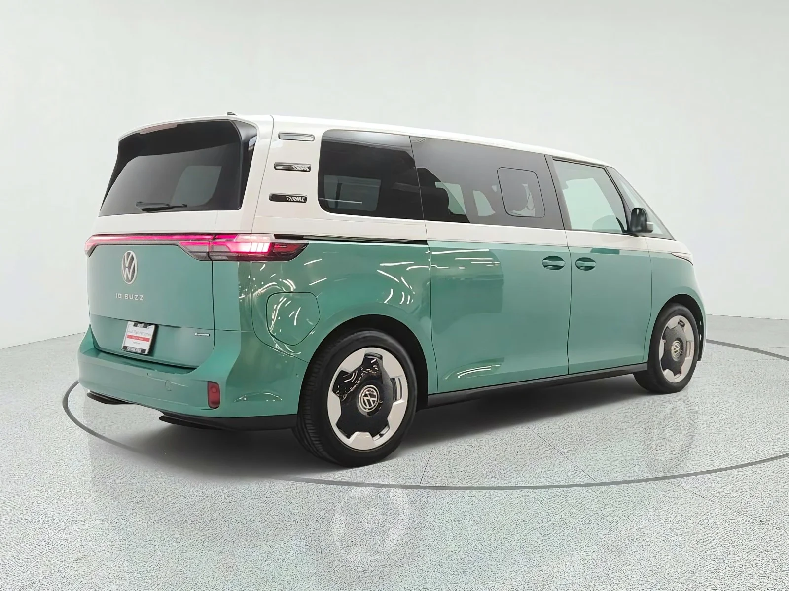 Used 2025 Mahi Green Volkswagen Pro S Plus image 5