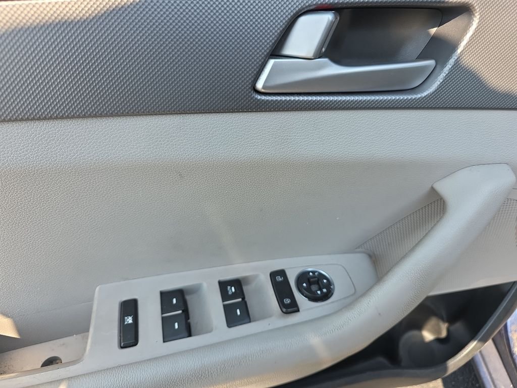 Used 2015 Blue Hyundai SE image 18