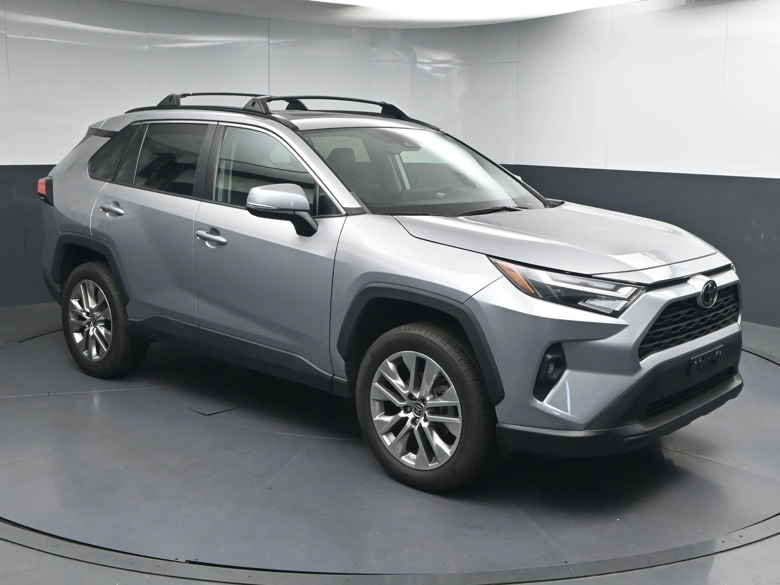 Used 2022 Silver Sky Metallic Toyota XLE Premium image 1
