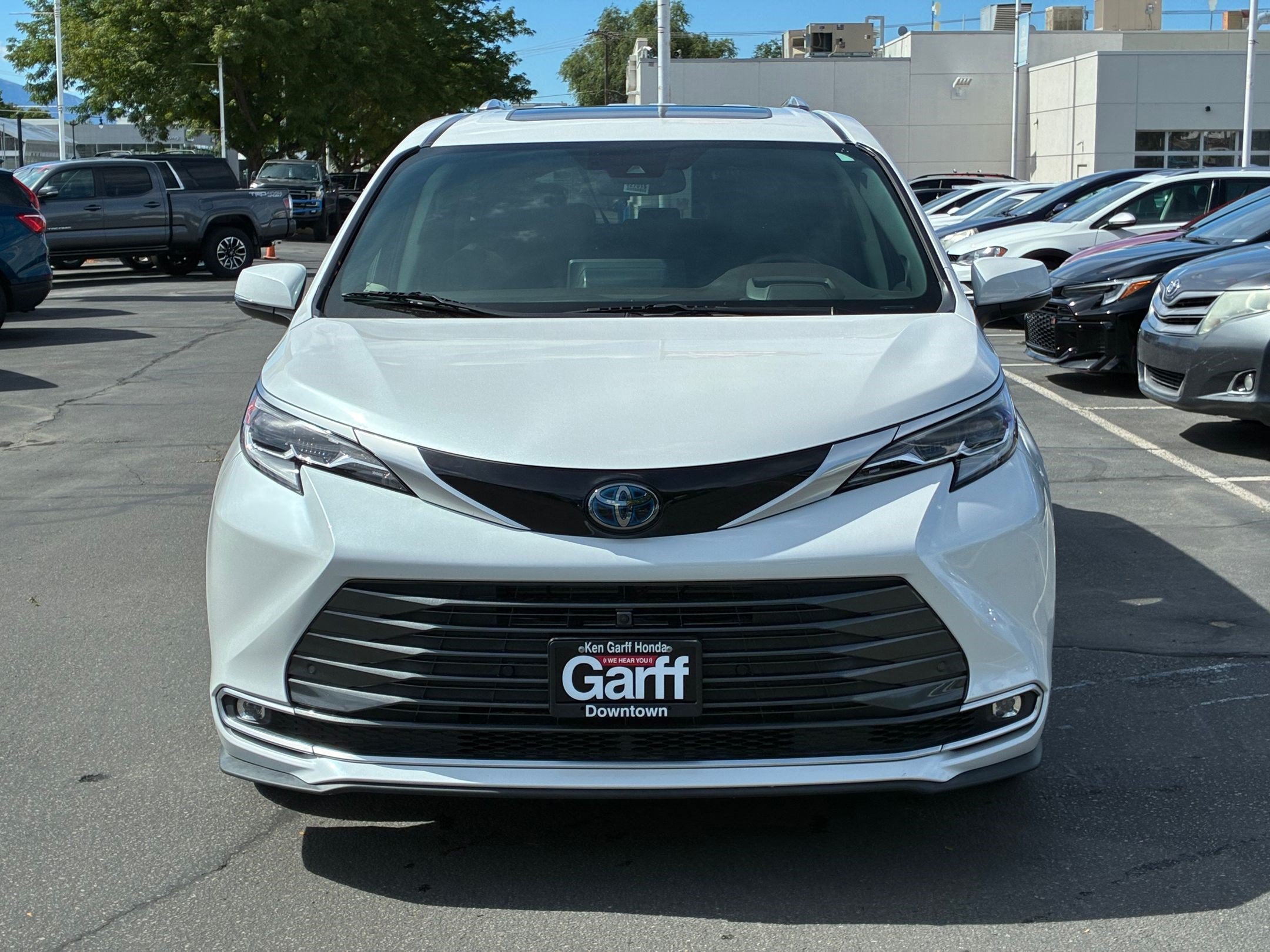 Used 2023 Ice Cap Toyota Platinum image 9