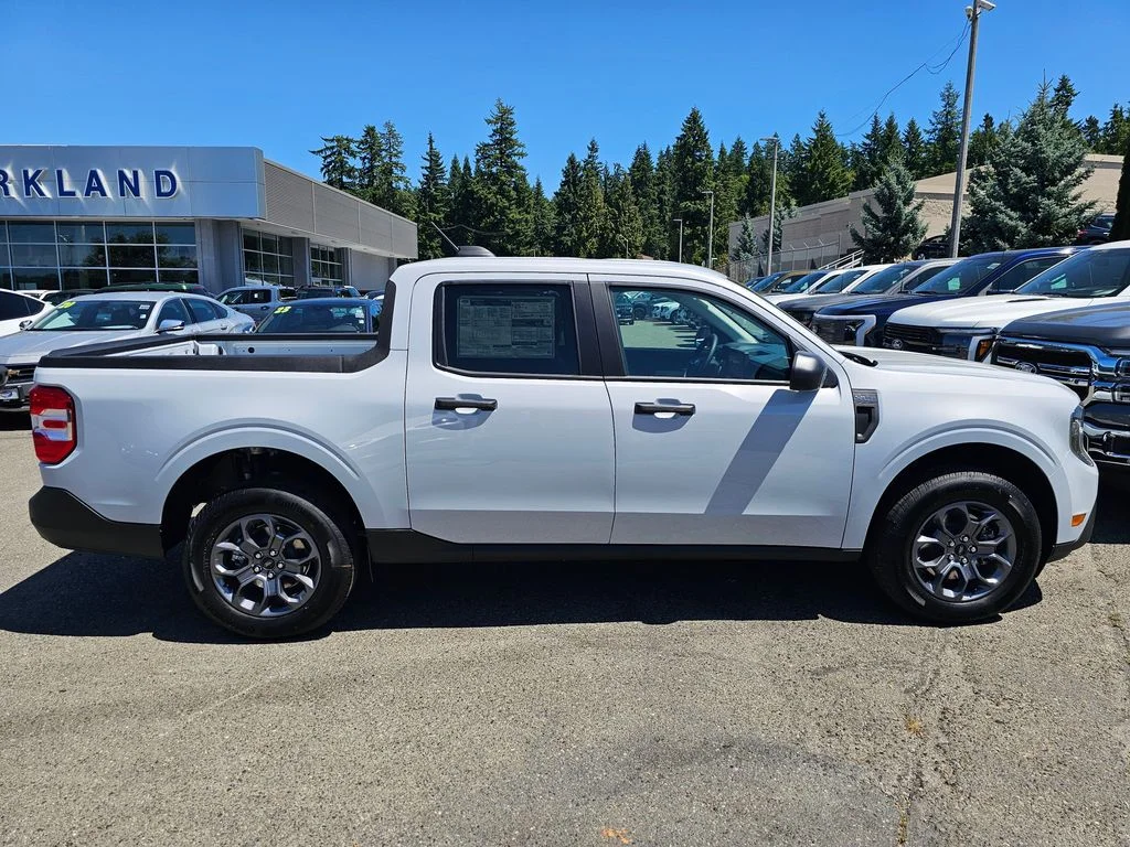 New 2025 Space White Metallic Ford XLT image 8