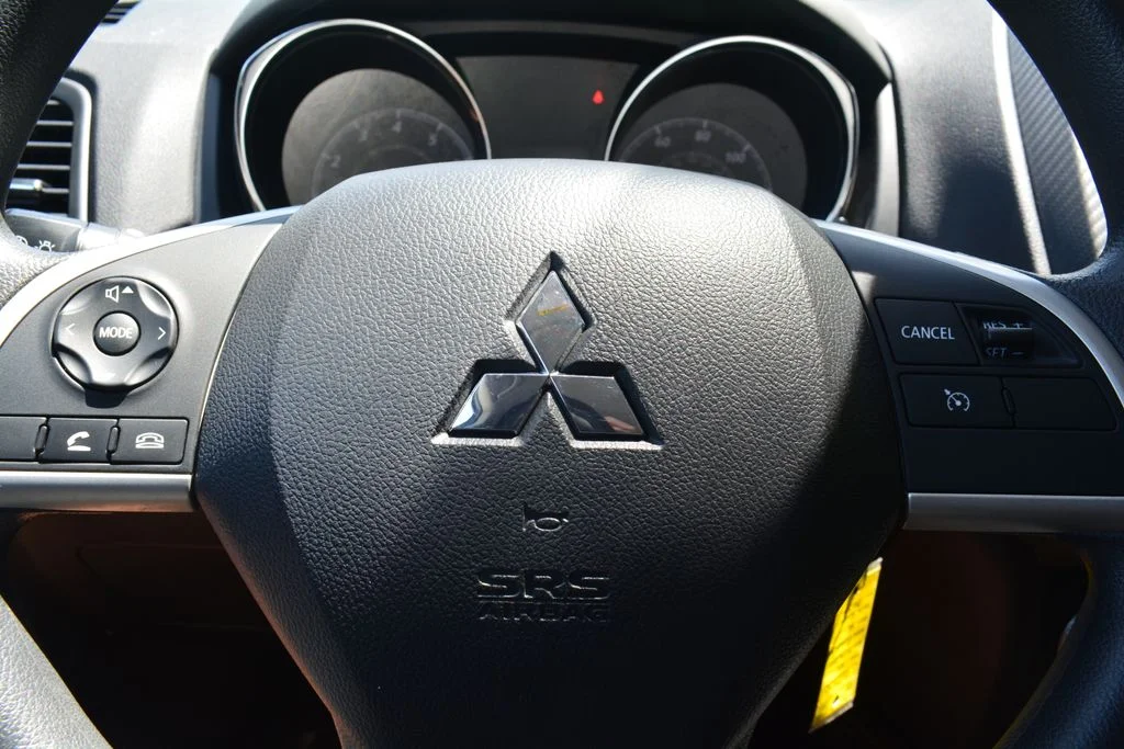 Used 2024 Silver Mitsubishi 2.0 ES image 11
