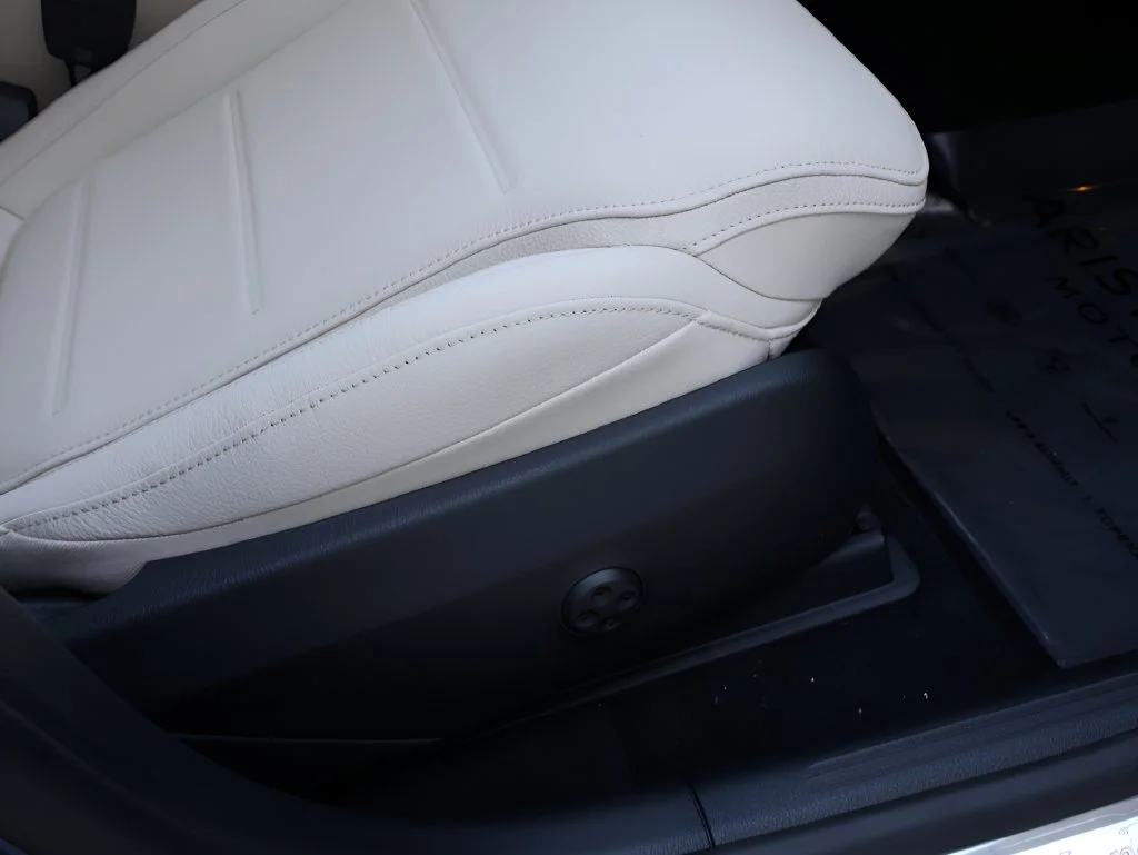 New 2027 Blue970 Mercedes-Benz GLC 300 image 9