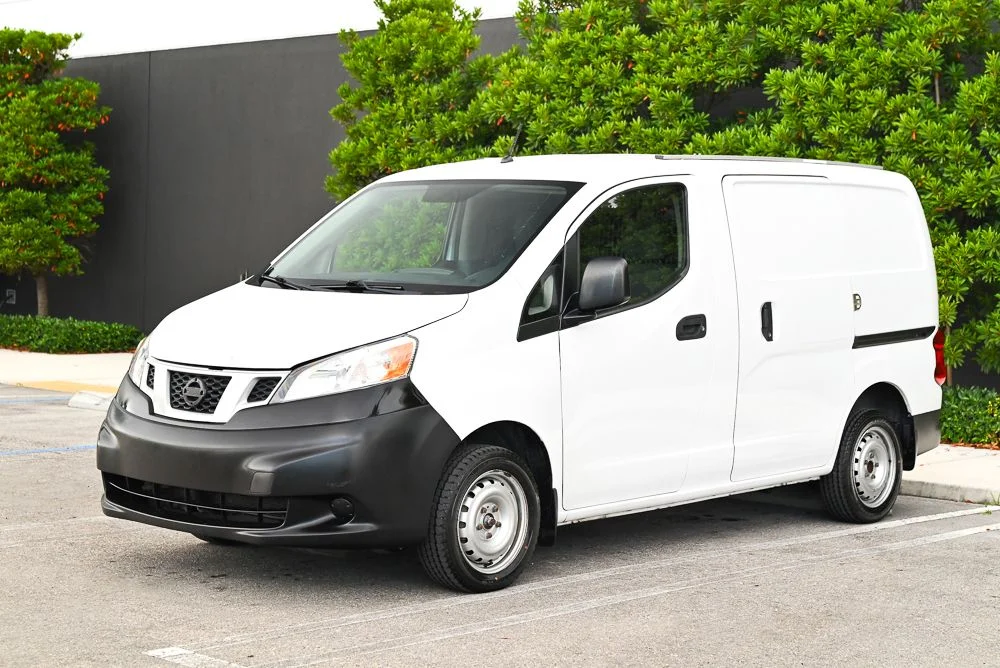 Used 2018 White Nissan S image 1