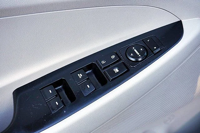 Used 2019 White Hyundai Value image 22