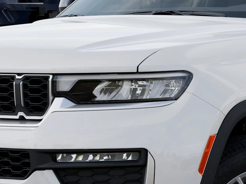 New 2027 Bright White Clear-Coat Paint Jeep Limited image 10