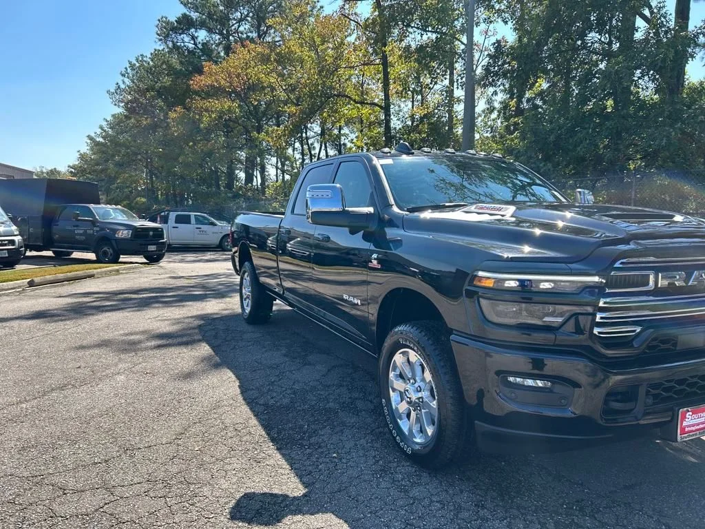New 2026 Diamond Black Crystal Pearl-Coat Exterior Paint RAM Laramie image 9
