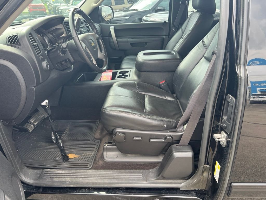 Used 2012 Black Chevrolet LT image 2