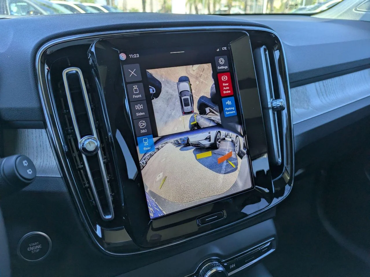 2026 Volvo XC40 Ultra - Photo 9