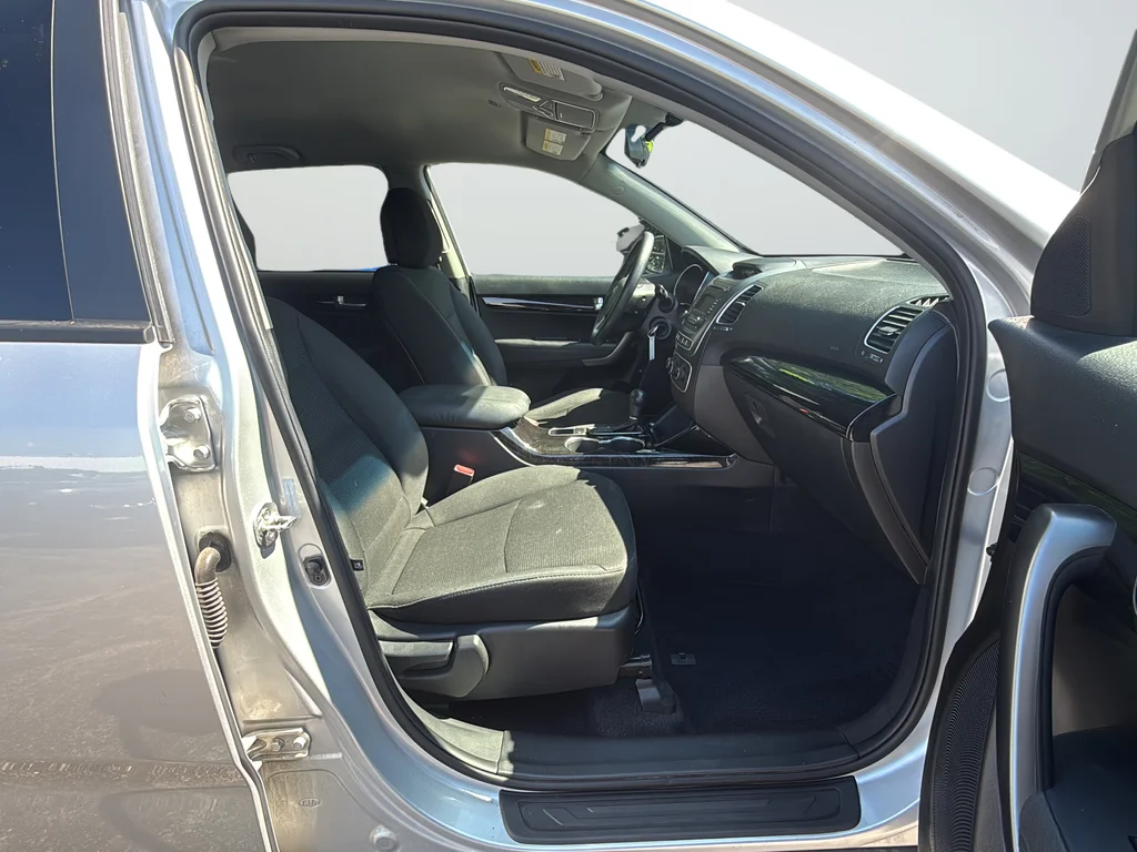 Used 2014 Silver Kia LX image 12