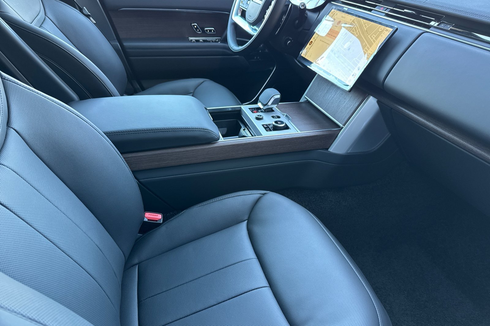 New 2027 Batumi Gold LAND ROVER SE image 17