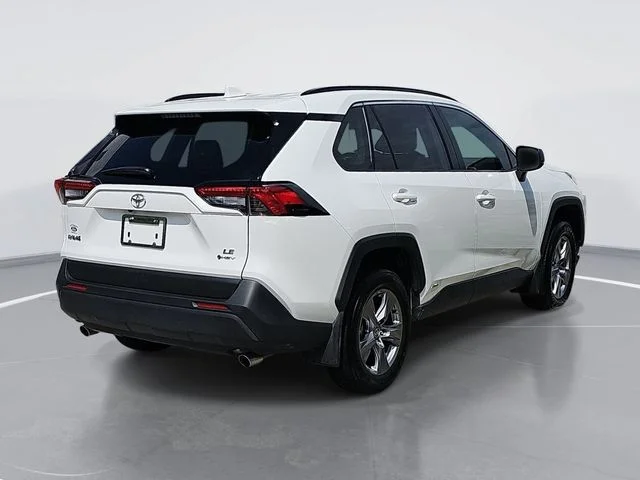 Used 2025 White Toyota LE image 3