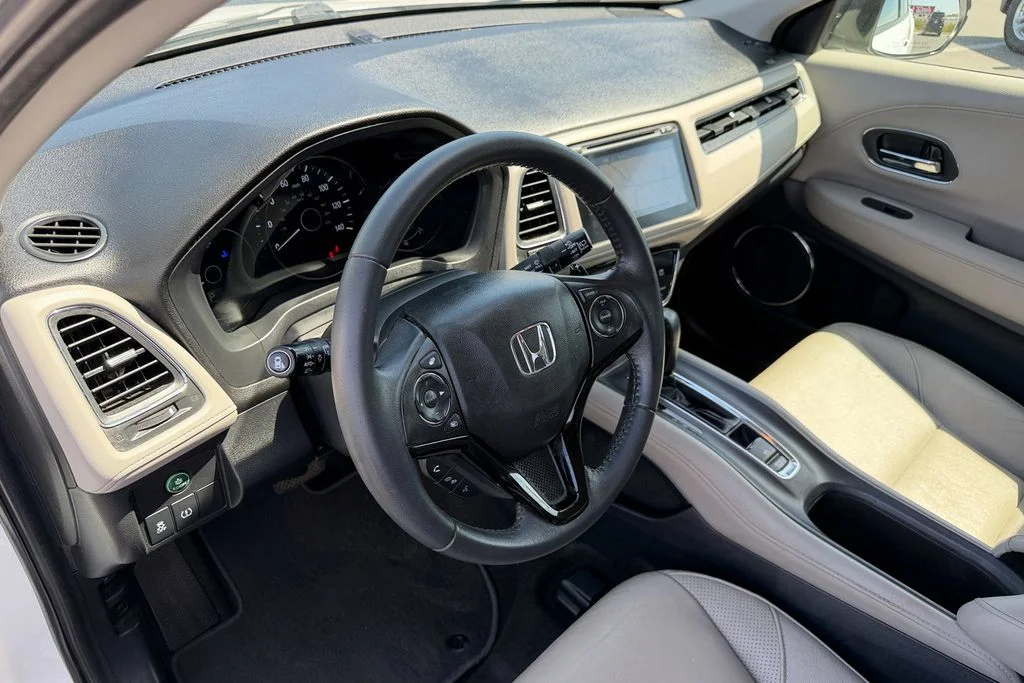 Used 2018 White Honda EX-L image 9