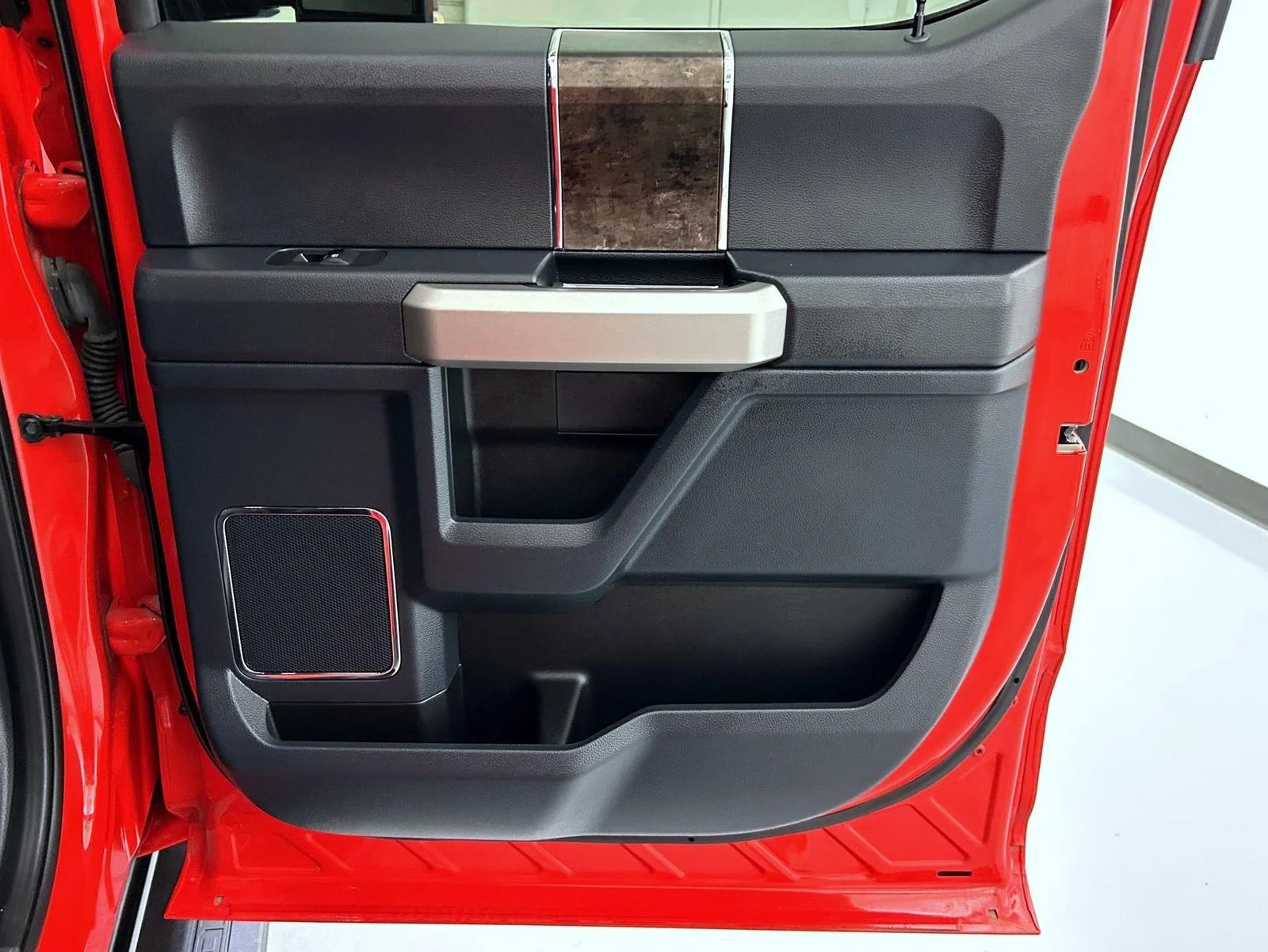 Used 2022 Red Ford Lariat image 17