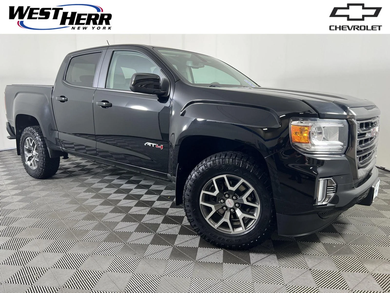 Used 2022 Onyx Black GMC AT4 - Leather image 1